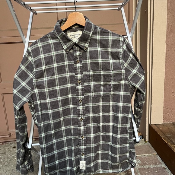 Abercrombie & Fitch Gray and Green Plaid Shirt - Picture 5 of 6